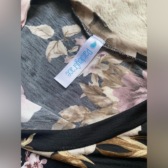 Paisley Grace Floral Maxi Dress 💕 - Picture 5 of 8